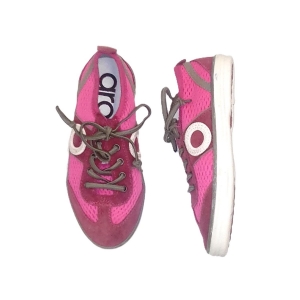 ARO_ ZAPATILLAS PICADA DELTA EN PIEL SERRAJE FUXIA, CON CORDONES ELASTICOS