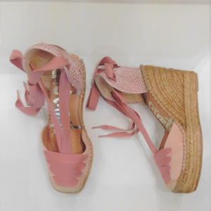 SANDALIA CON PLATAFORMA EN PIEL SERRAJE ROSA